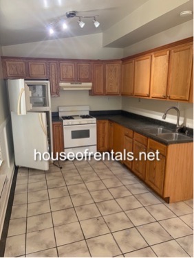 304 East College Street - 304 1/2
